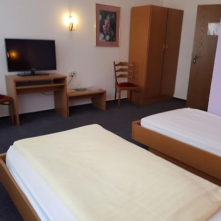 Hotel-Cafe Am Rathaus ガルデレーゲン エクステリア 写真